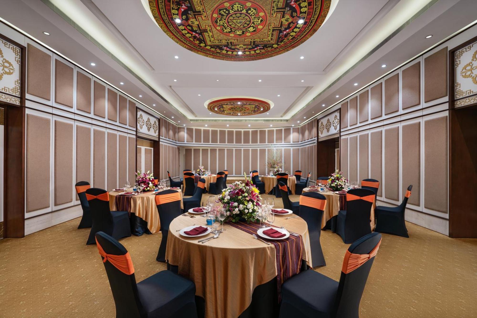 Отель Yarkay Thimphu - Ihcl Seleqtions Экстерьер фото